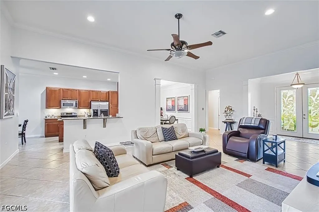 2 bed, 2.0 bath, 2052 sqft, $7,600 — Photo 4