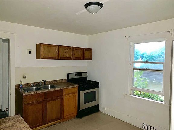 3rd image of 2012 Hutchins Ave
