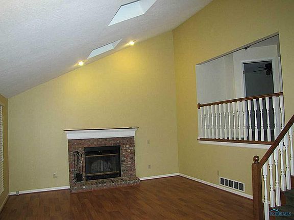 3rd image of 569 Ballybay Ct W