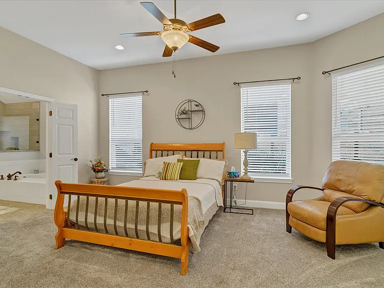 3300 Fountain Way — Photo 34
