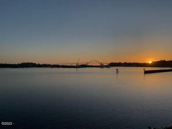 1000 SE Bay Boulevard 230 #F-12-330, Newport, OR 97365