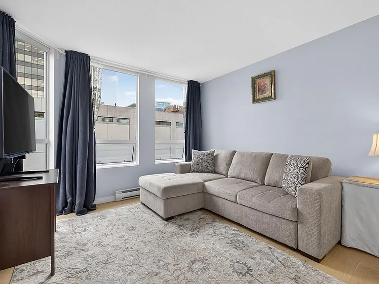 811 Helmcken St #1005 — Photo 7