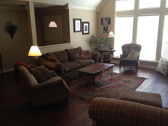 2nd image of 209 Live Oak Dr