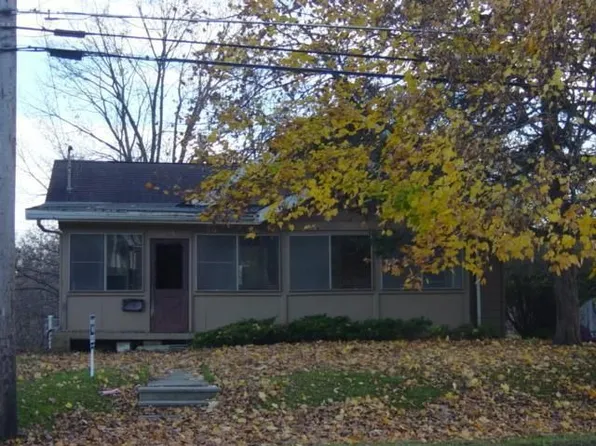 706 W Maple St, Centerville, IA 52544