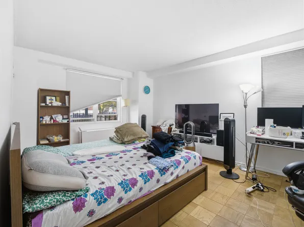 201 Saint Pauls Avenue image 10 of 19