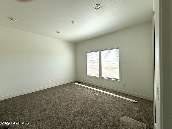 4th image of 410 W Paris Trl