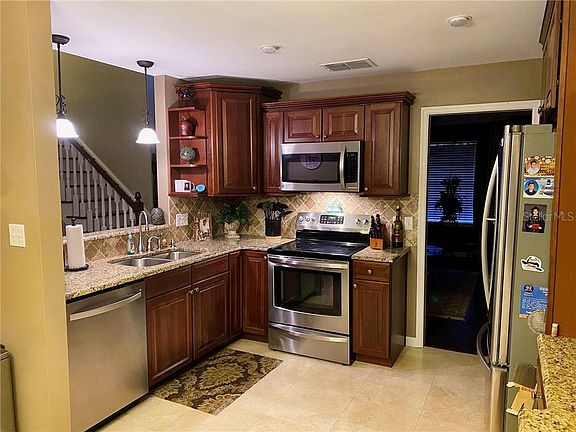 4th image of 569 Remington Oak Dr