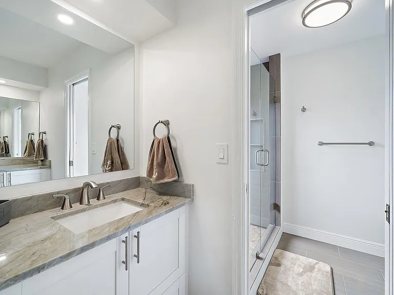 1342 Essex Dr — Photo 17