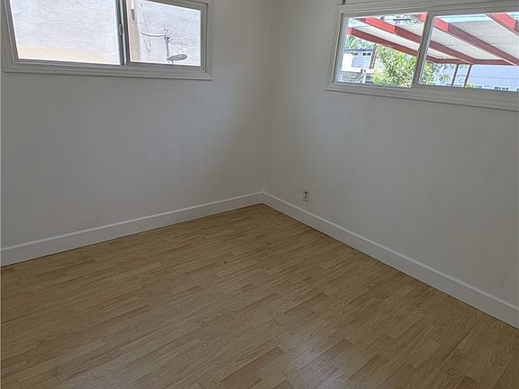 5th image of 12814 Doty Ave