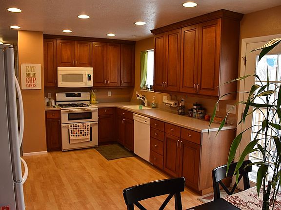 4th image of 2141 W Cedar Breaks Dr