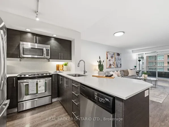 75 Liberty St #810, Toronto, ON M6K 1Y4
