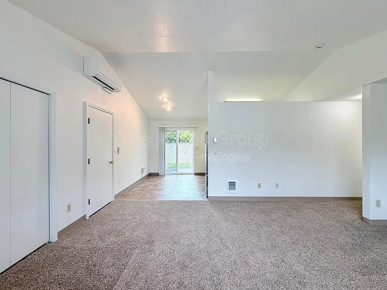 8991 SW Herb Way — Photo 3