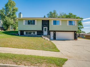 604 17th Ave NW, Mandan, ND 58554