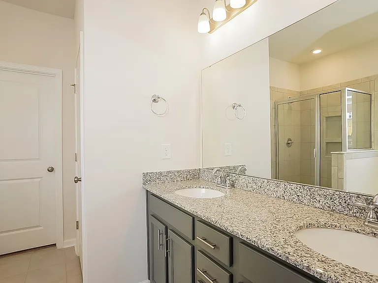 732 Courtland Dr — Photo 8