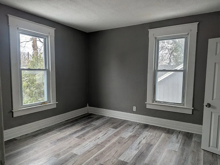 416 W Maple St — Photo 11