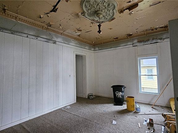 3rd image of 89 Van Anden St