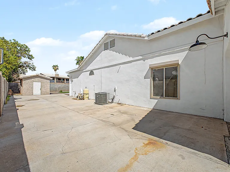 8544 W Holly St — Photo 29