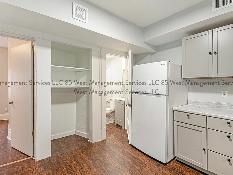 407 11th St NW #D — Photo 5