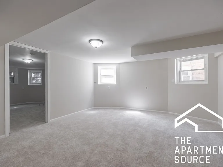 2110 N Avers Ave #G — Photo 4