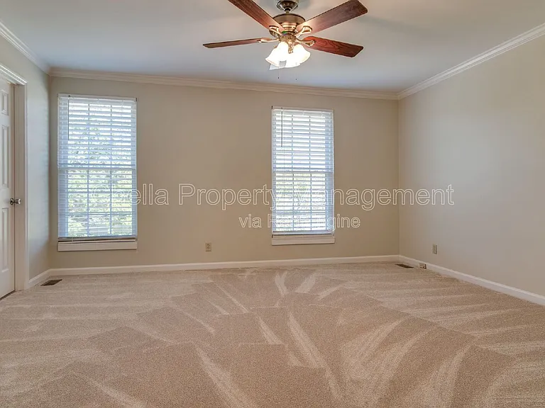 2615 Habersham Ave — Photo 23