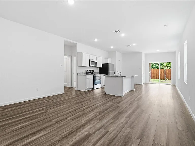 2120 Prairie Ln — Photo 6