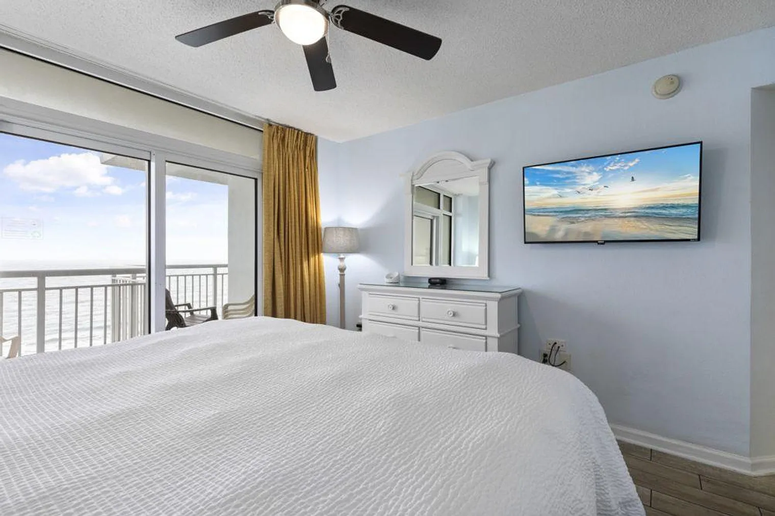 2 bed, 2.0 bath, 990 sqft, $4,553 — Photo 4