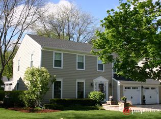 425 Westwood Dr, Barrington, IL 60010