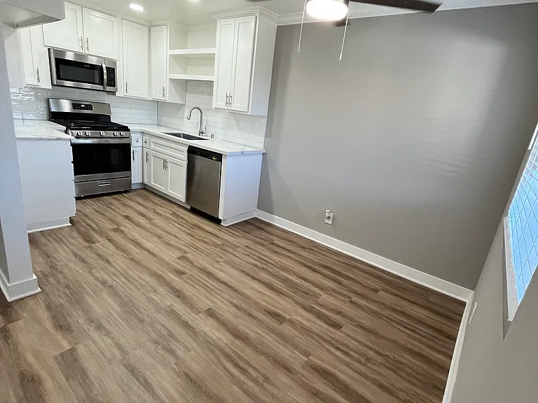 Kitchen & Dining