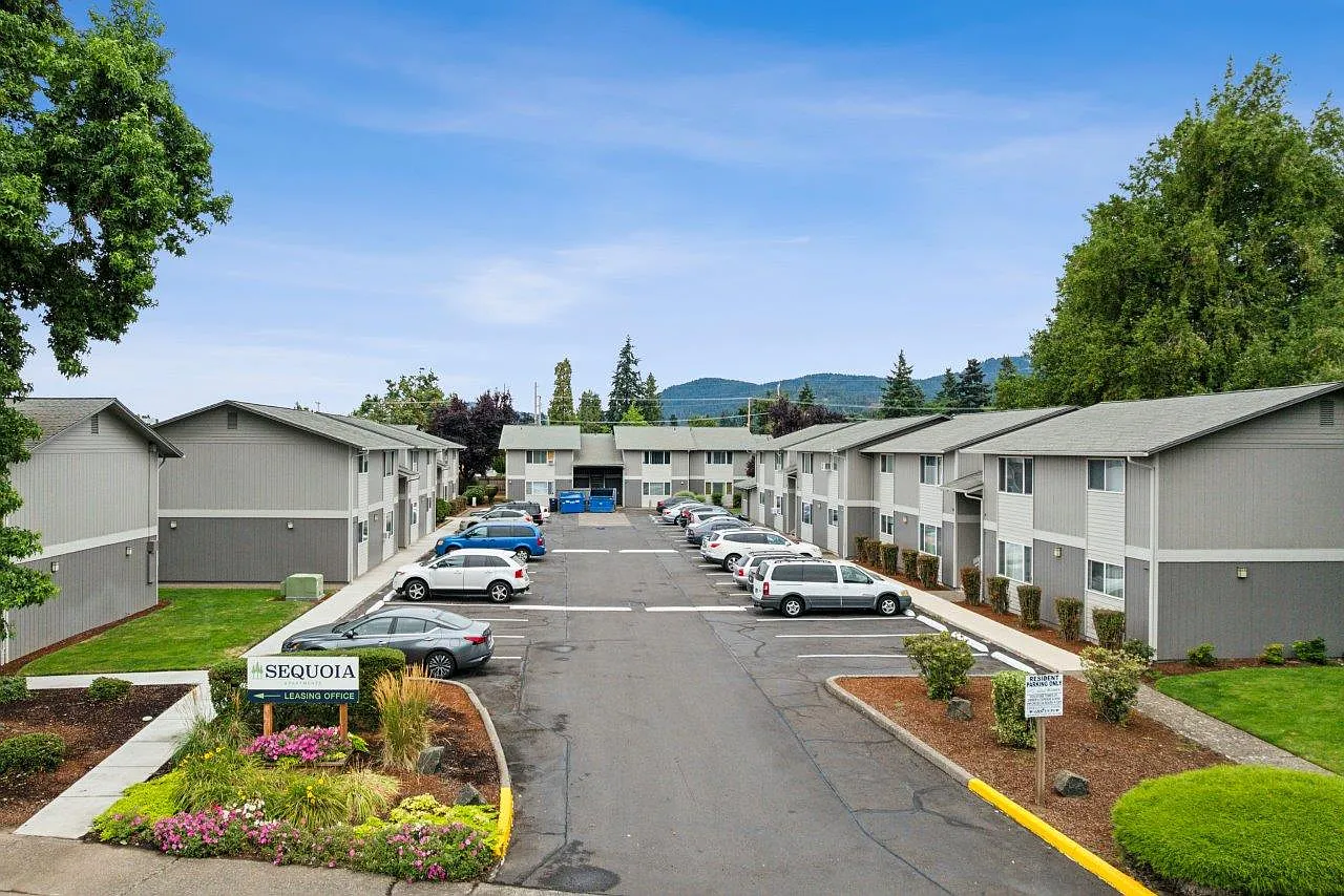 Sequoia Apartments — Photo 3