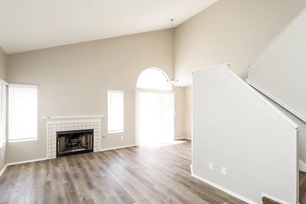 3 bed, 3.0 bath, 1576 sqft, $2,095 — Photo 4