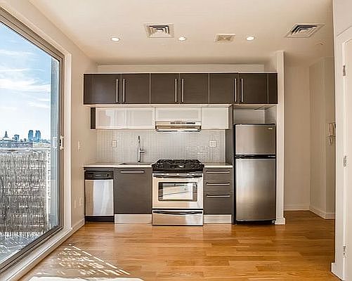 1st image of 25 Montrose Ave APT 702
