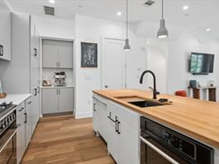 236 Melba St — Photo 13