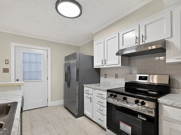 898 Chippendale Ln — Photo 4