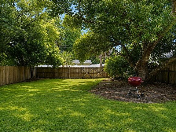 3rd image of 1120 11TH AVENUE S