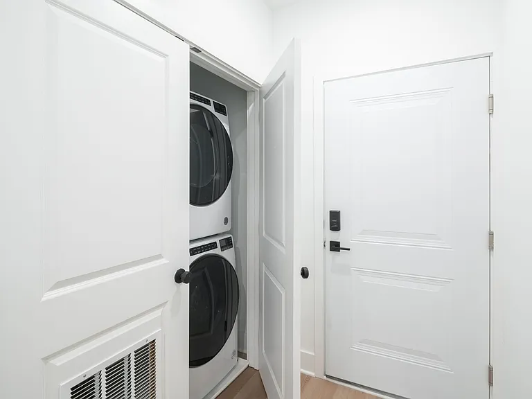 1513 W Girard Avenue — Photo 9