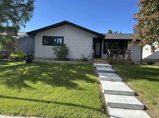 15 N Brookmere Pl SW, Calgary, AB T2W2P5