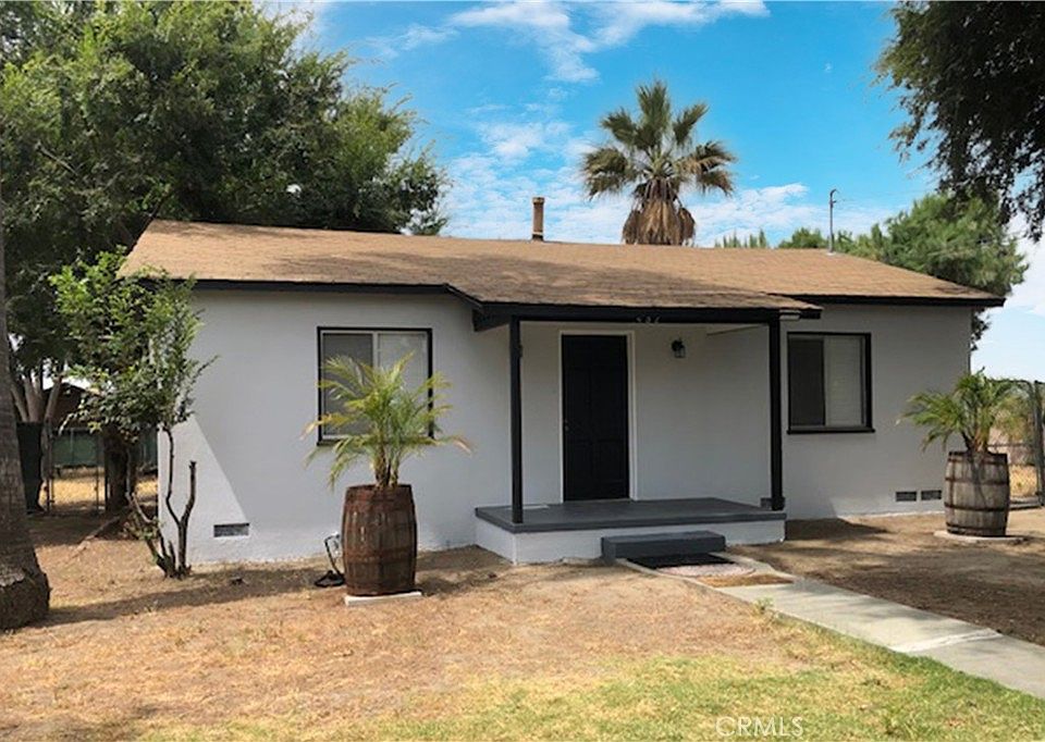 1st image of 452 Warren Pl