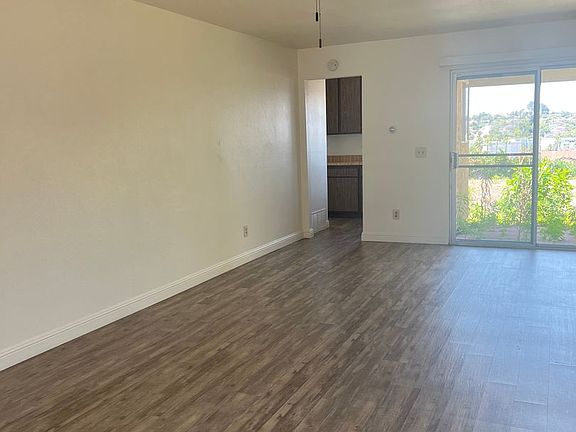 3rd image of 4537 Royal Oak Dr