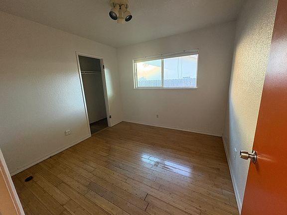 4th image of 1086 Delport Ave