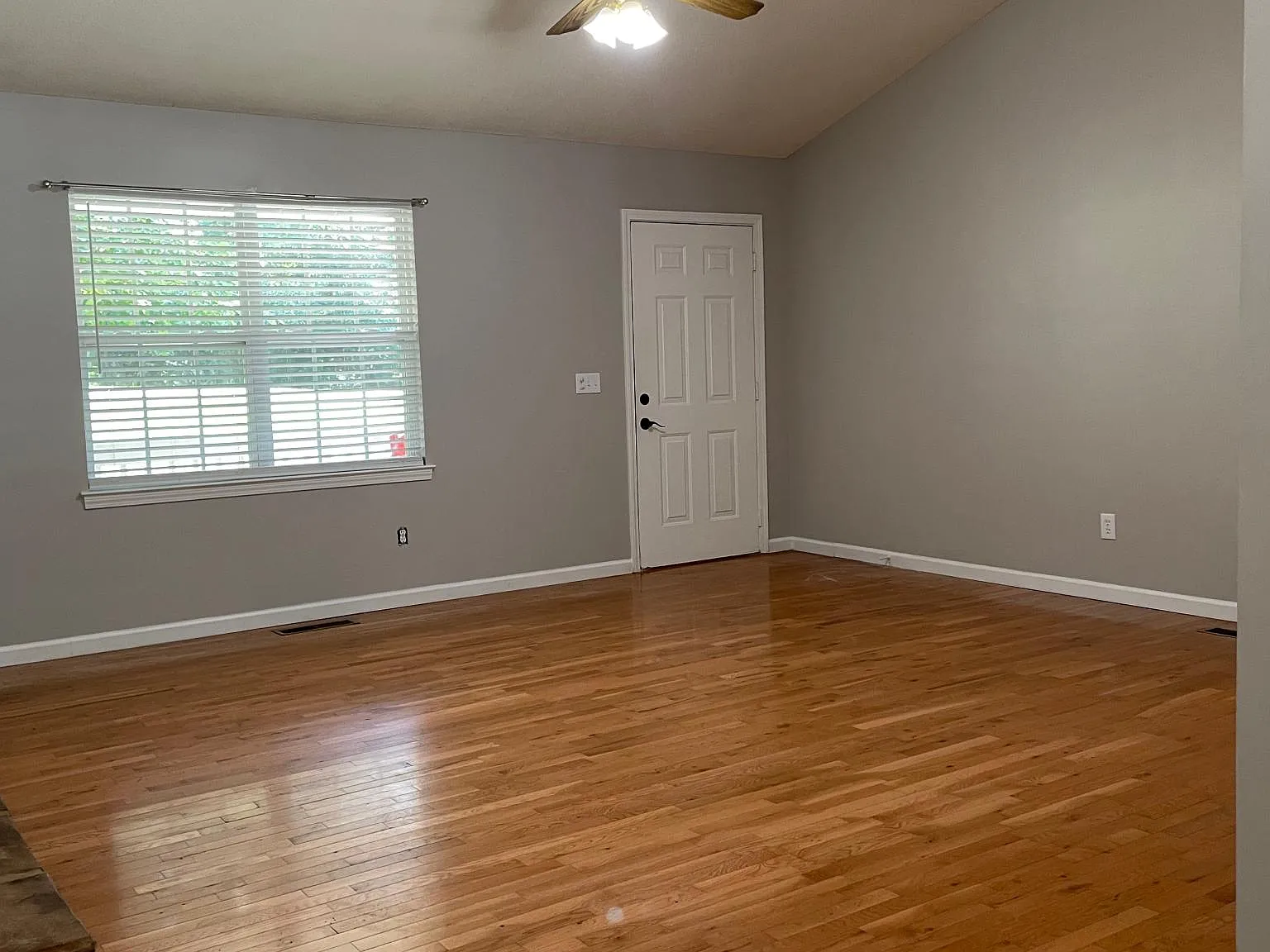 3 bed, 1372 sqft, $1,900 — Photo 3