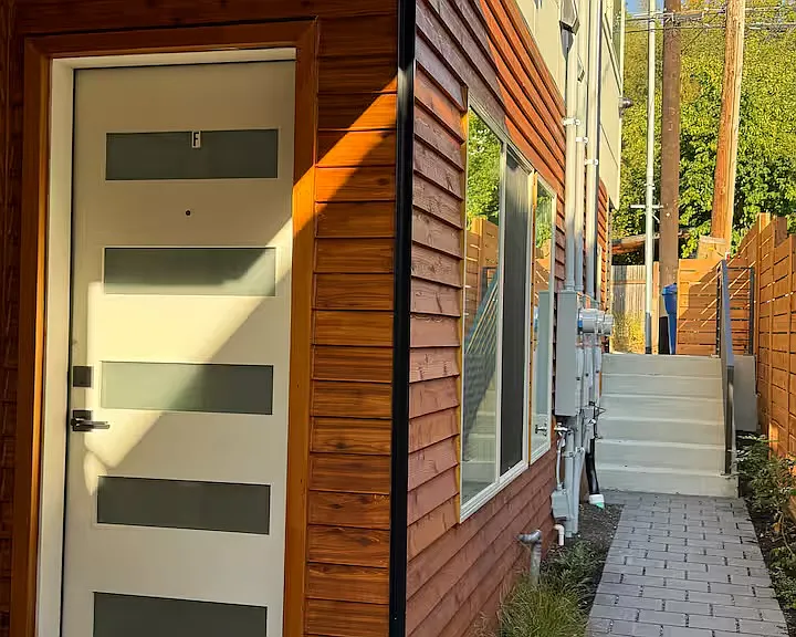 5218 Delridge Way SW #F — Photo 2