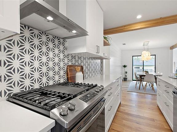 5th image of 12109 Arrowwood Dr
