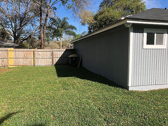 3rd image of 4061 Dunraven Ln