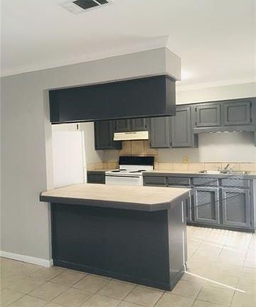 5th image of 910 S Chestnut St #A