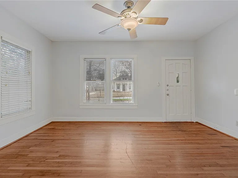 304 N Haswell Dr — Photo 4