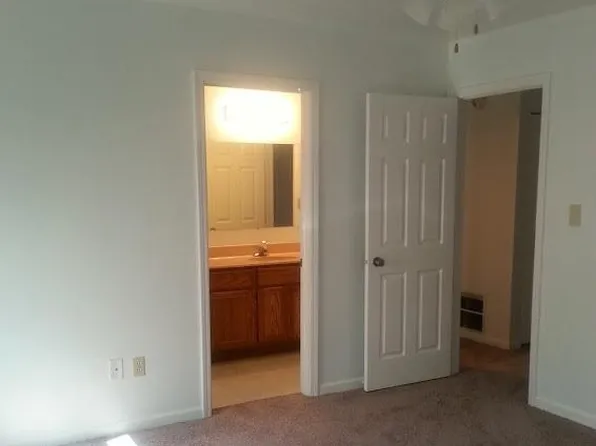 6073 Delaware Dr, Merrillville, IN 46410