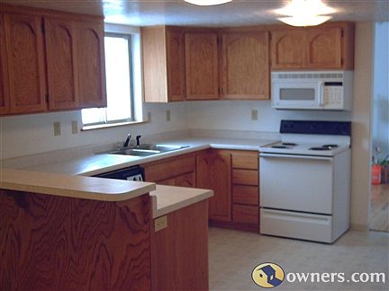 kitchen, solid oak cabinets, breakfast nooknn