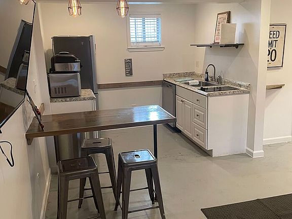 4th image of 803 Hillview Hts #108