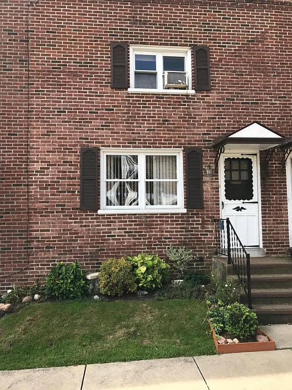 70 Wise Ave photo 1