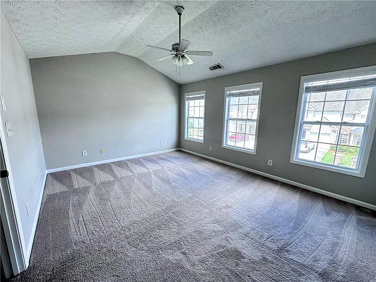 3044 Kentmere Dr — Photo 16